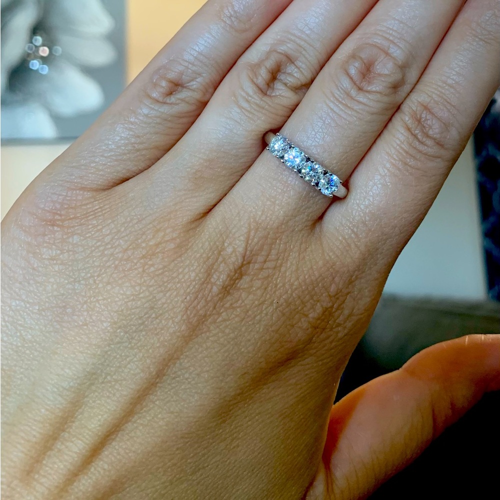 MOISSANITE FIRE 1.30CTW DIAMOND
EQUIVALENT WEIGHT ROUND PLATINEVE RING - Sz 9